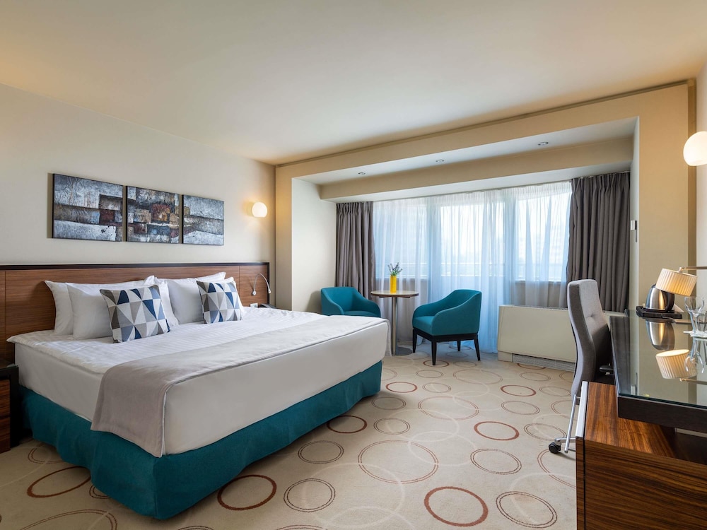 Superior Room, 1 Queen Bed, Balcony photo 2