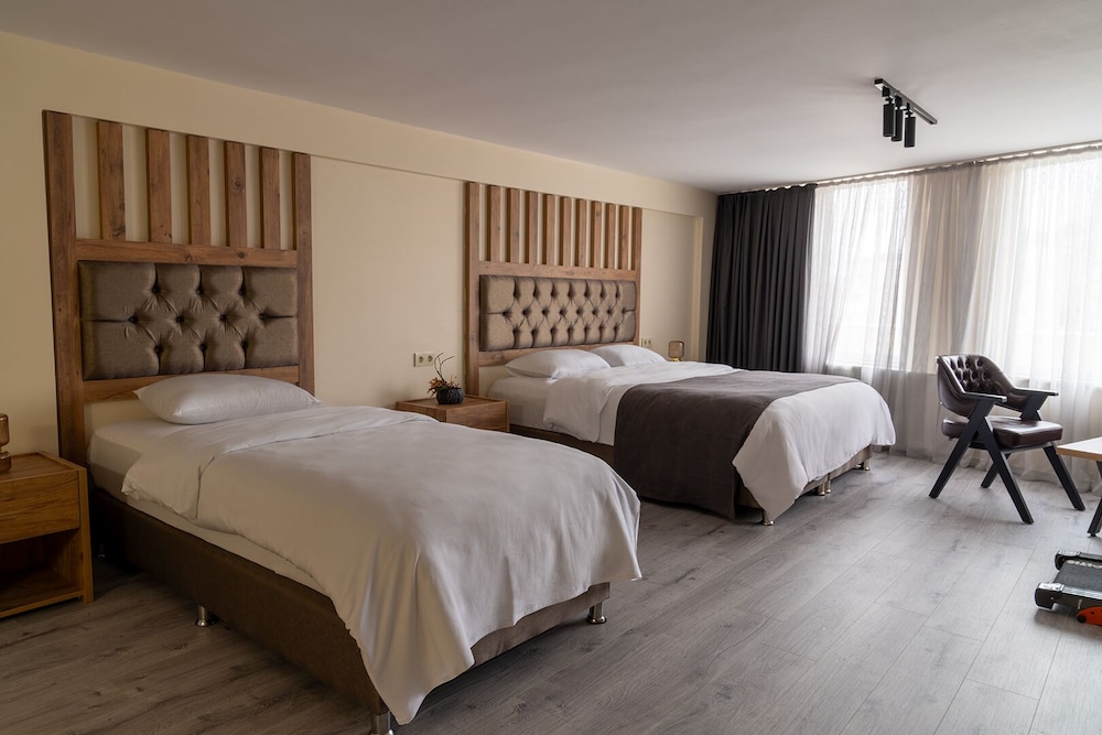 Deluxe Suite, Non Smoking, City View