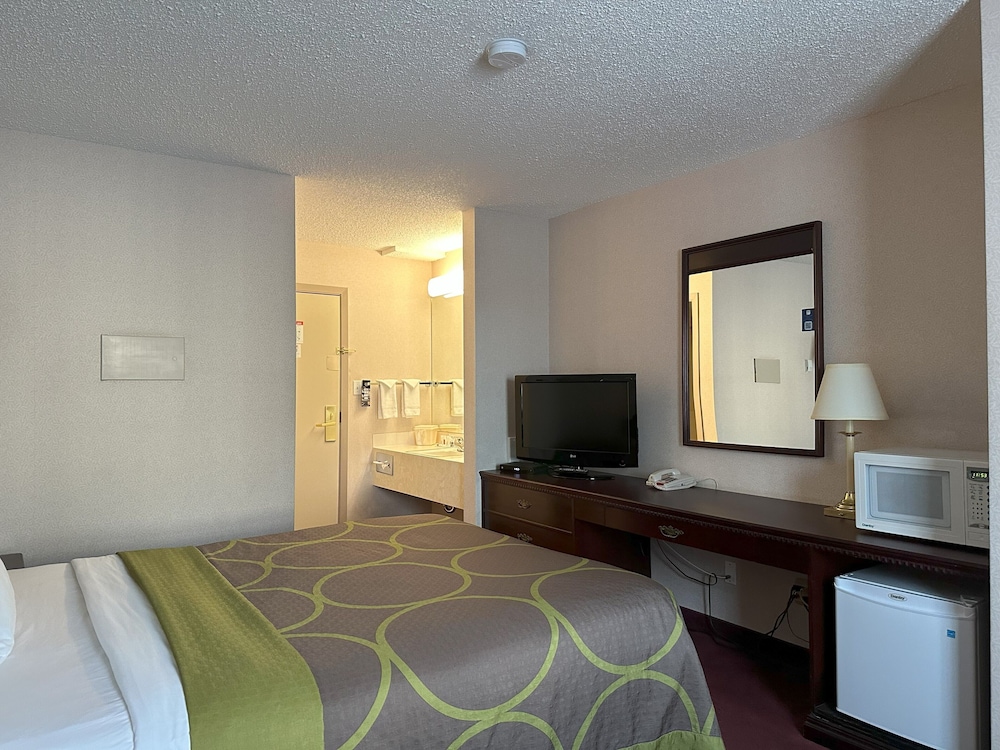 Standard Room, 1 Queen Bed (Ground Floor) - Photo 6