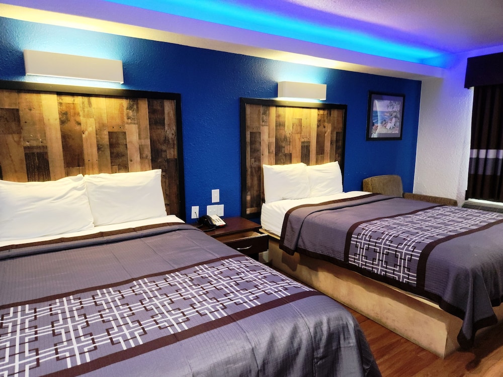 Deluxe Double Room, 2 Queen Beds, Non Smoking, Refrigerator & Microwave - Photo 5