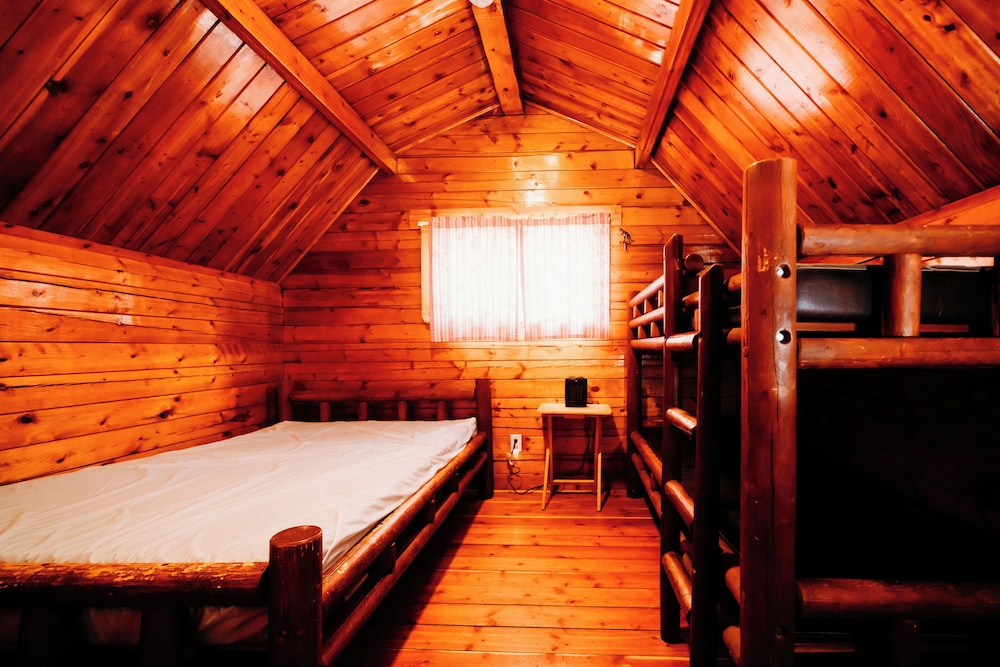 One-Room Rustic Cabin - Red photo 1