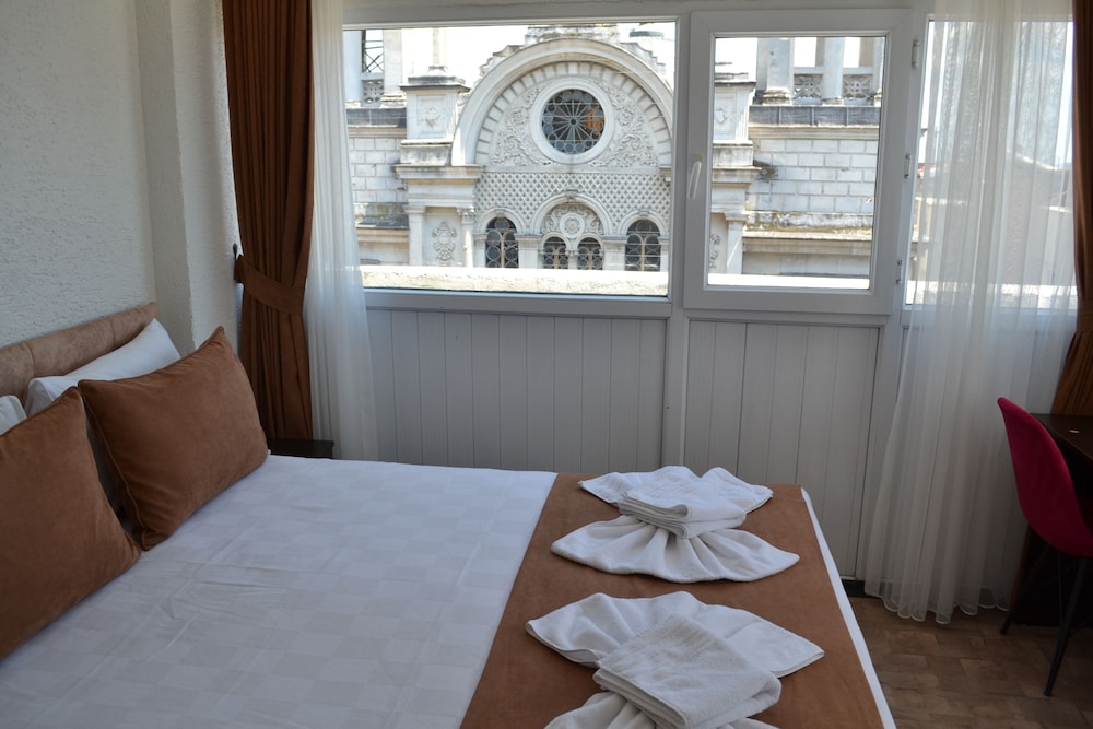 Classic Double Room, 1 Double Bed, Lanai, City View photo 1