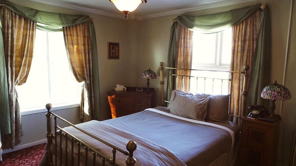 Classic Room, 1 Queen Bed photo 2