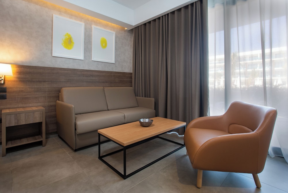 Luxury Room, Garden View - Photo 12