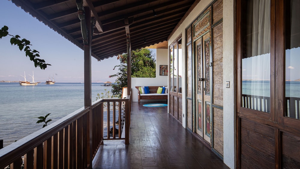 Executive Oceanfront Residence