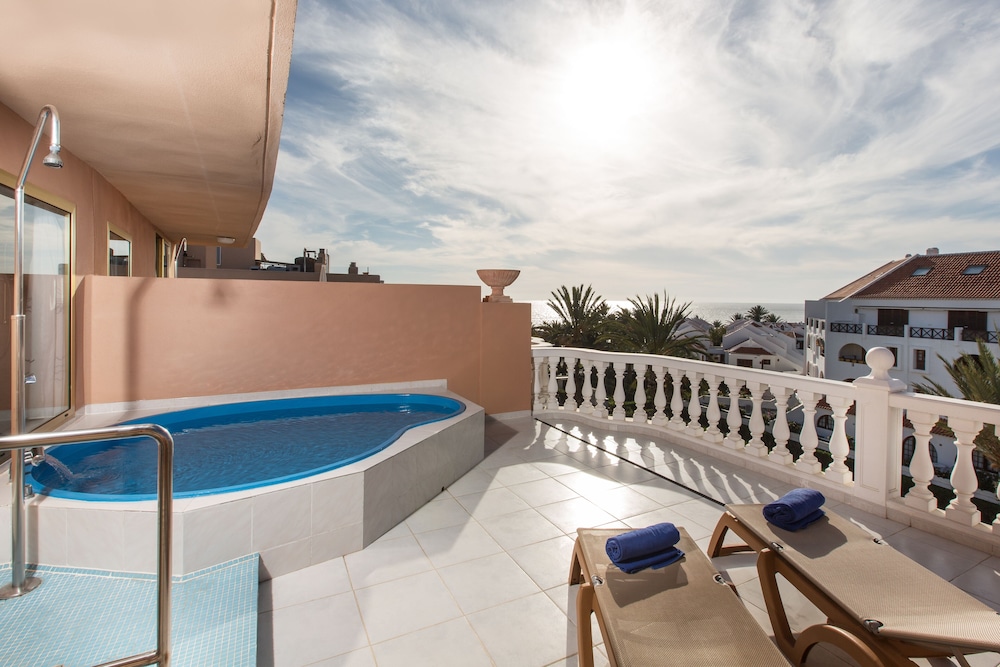 Superior Double Room, Private Pool (2 adults and 1 child) - Photo 4