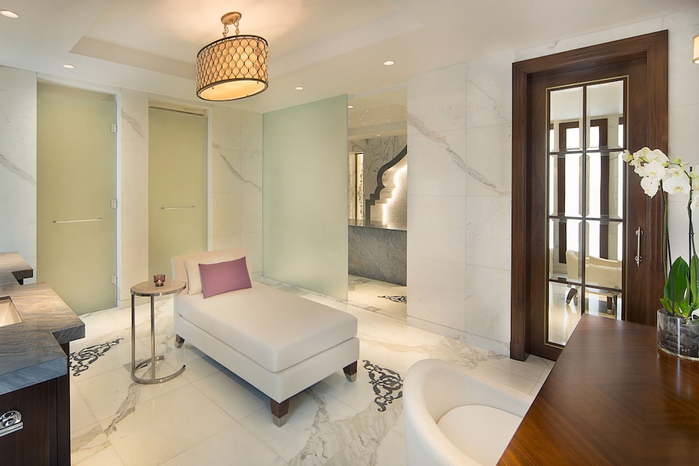 The Presidential Suite thumbnail 6