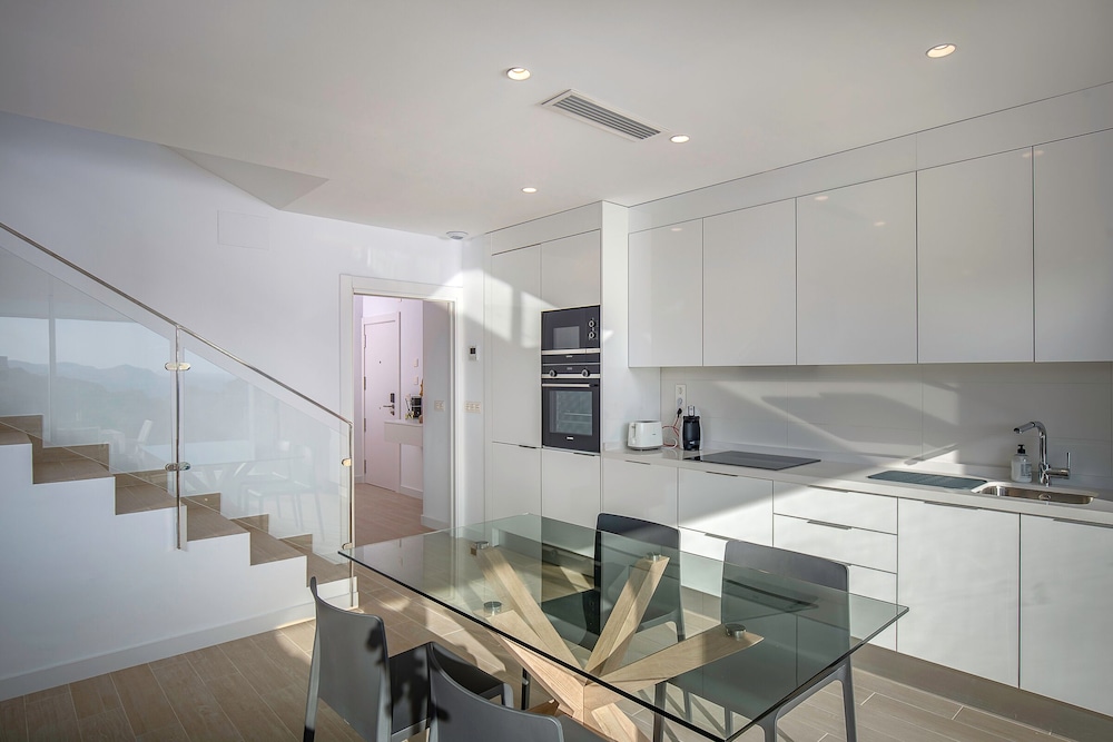 Penthouse, 2 Bedrooms, Terrace, Sea View - Photo 3