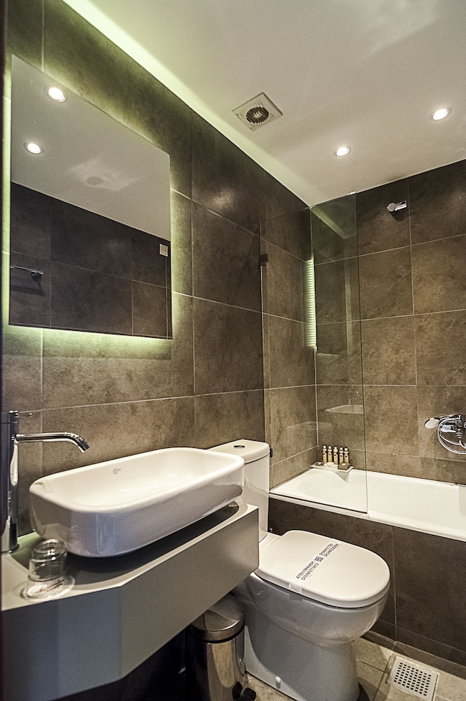 Triple Room with Balcony (Panoramic View) - Photo 16