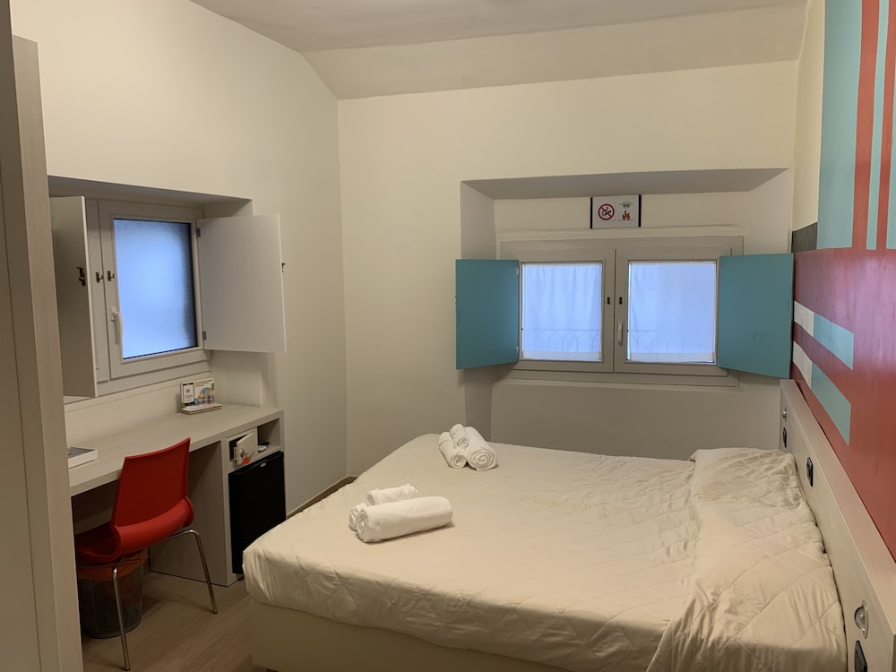 Premium Double or Twin Room - Photo 18