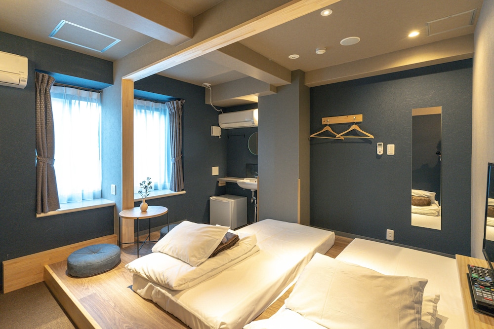 Basic Twin Room, 2 Twin Beds, Non Smoking, Private Bathroom photo 1