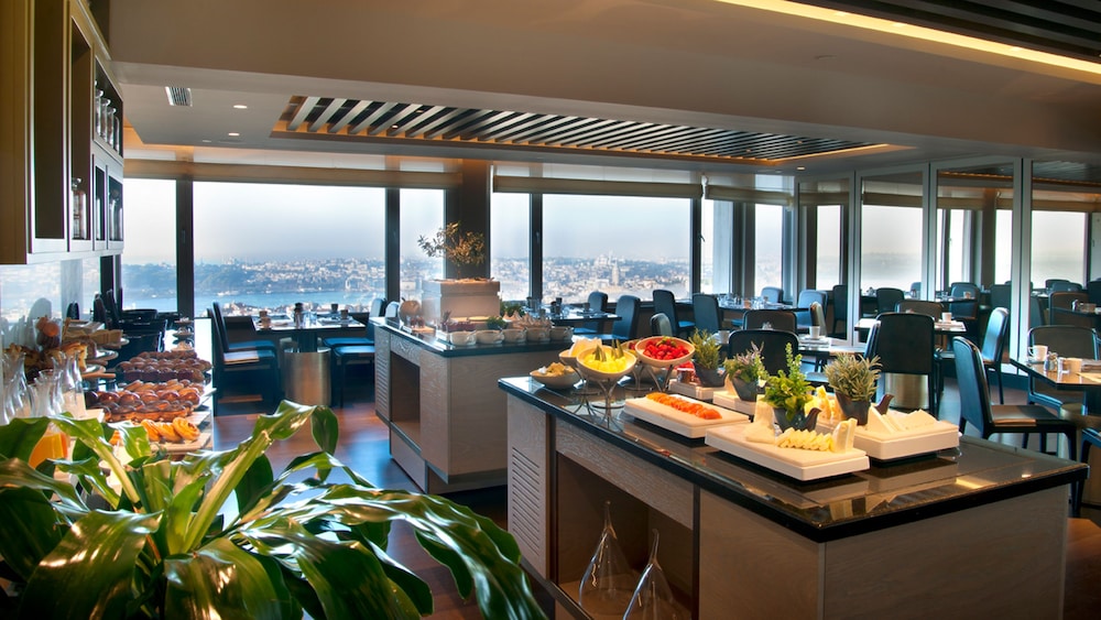 Club Room, City View, Lounge Access photo 3
