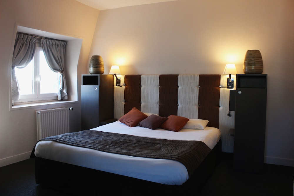 Prestige Twin Room With Partial Sea View photo 1
