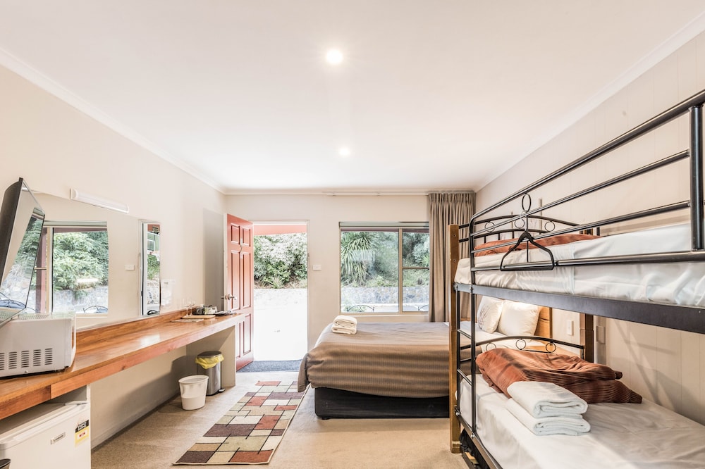 Family Suite, 1 Bedroom, Non Smoking, Kitchenette photo 3