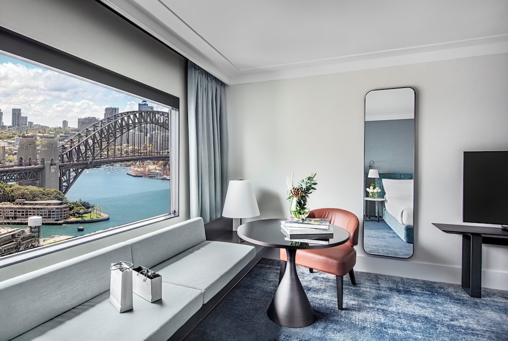 1 King Classic Opera House View High Floor thumbnail 6