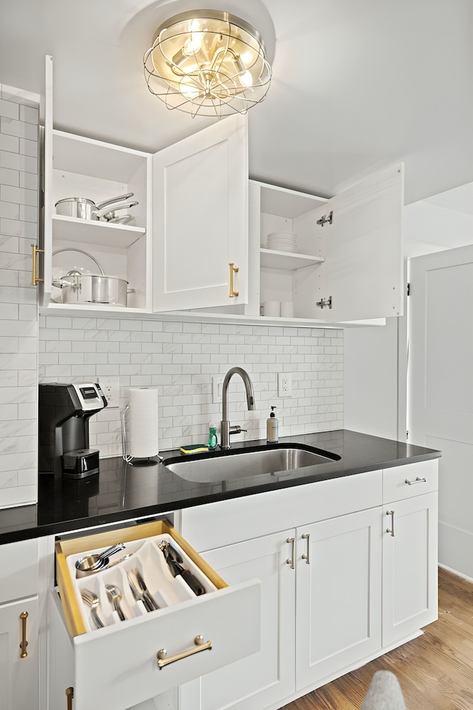 One Bedroom Apartment thumbnail 6