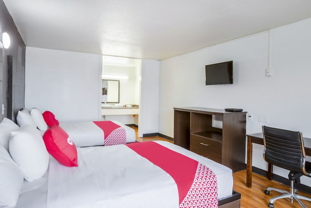 Room, 2 Double Beds photo 3