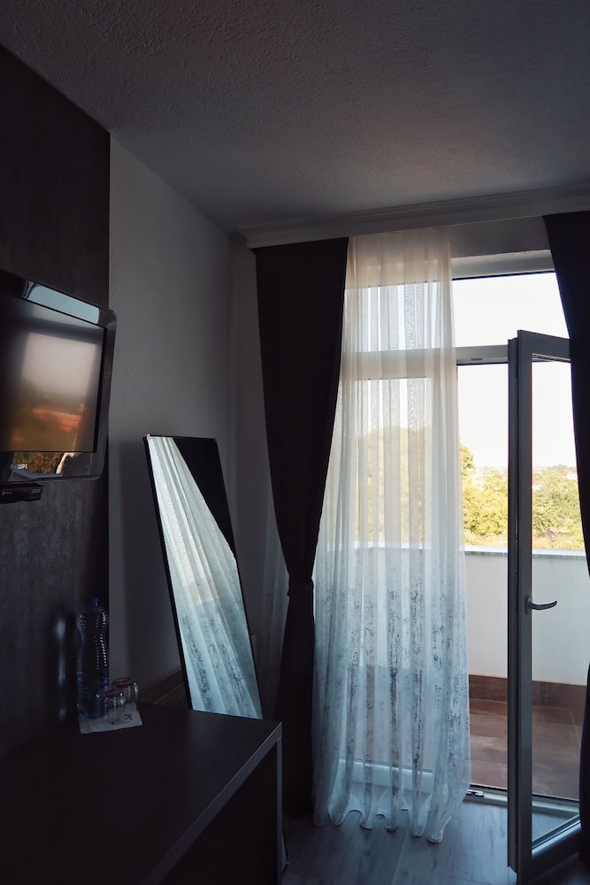 Standard Quadruple Room - Photo 3