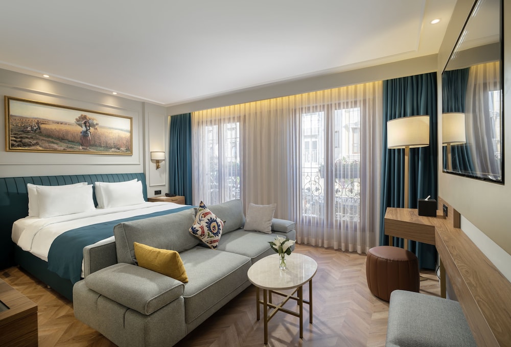 Deluxe Suite, 1 King Bed photo 1