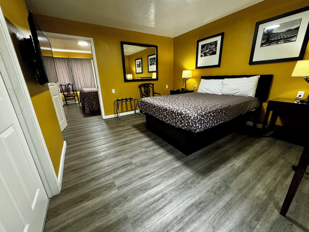2 Bedroom Executive Suite: Double Queen - Photo 1