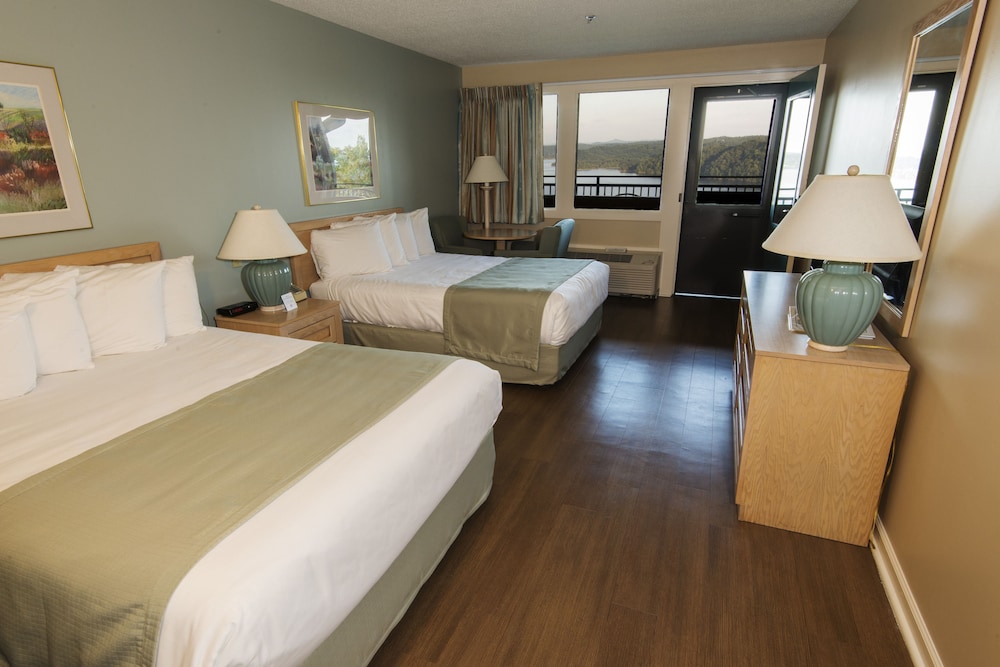 Room, 2 Queen Beds, Balcony, Lake View photo 1