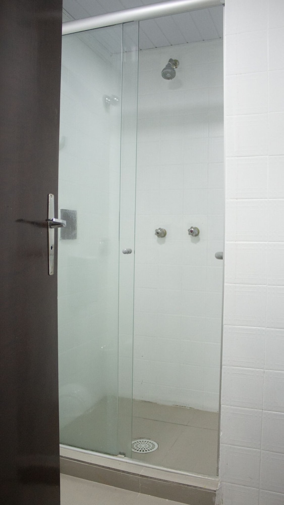 Twin Room - Photo 11