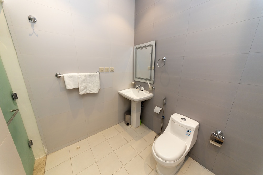Standard Twin Room - Photo 15