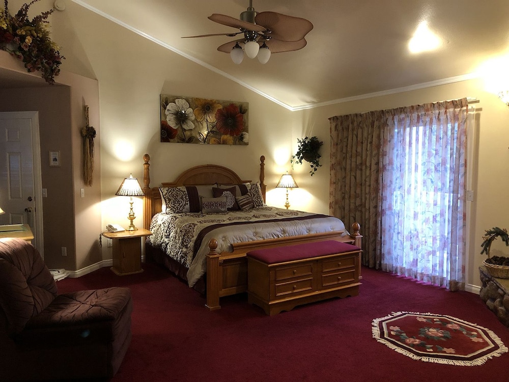 Comfort Room, 1 King Bed with Sofa bed, Non Smoking (110/111) photo 1
