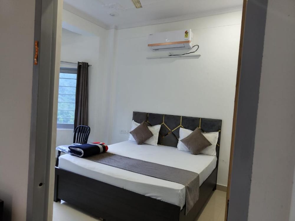 Deluxe Studio Suite, City View