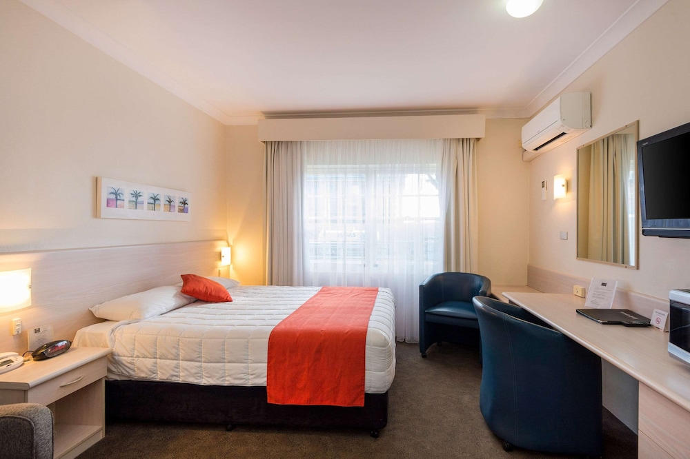Standard Room, 1 King Bed - Photo 3