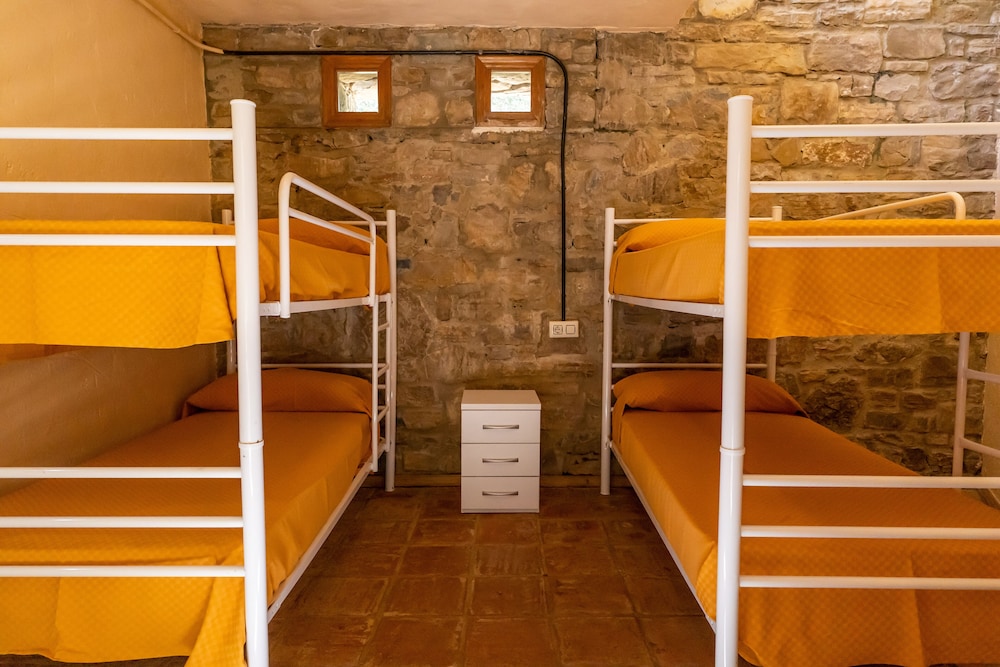 Habitación Cuádruple Básica con Baño Privado