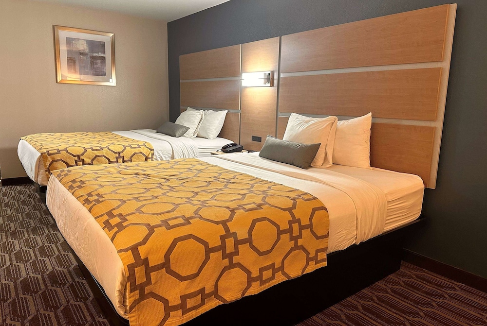 Room, 2 Queen Beds - Photo 6