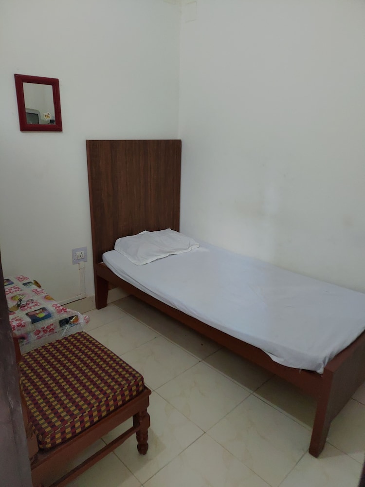 Basic Single Room photo 1