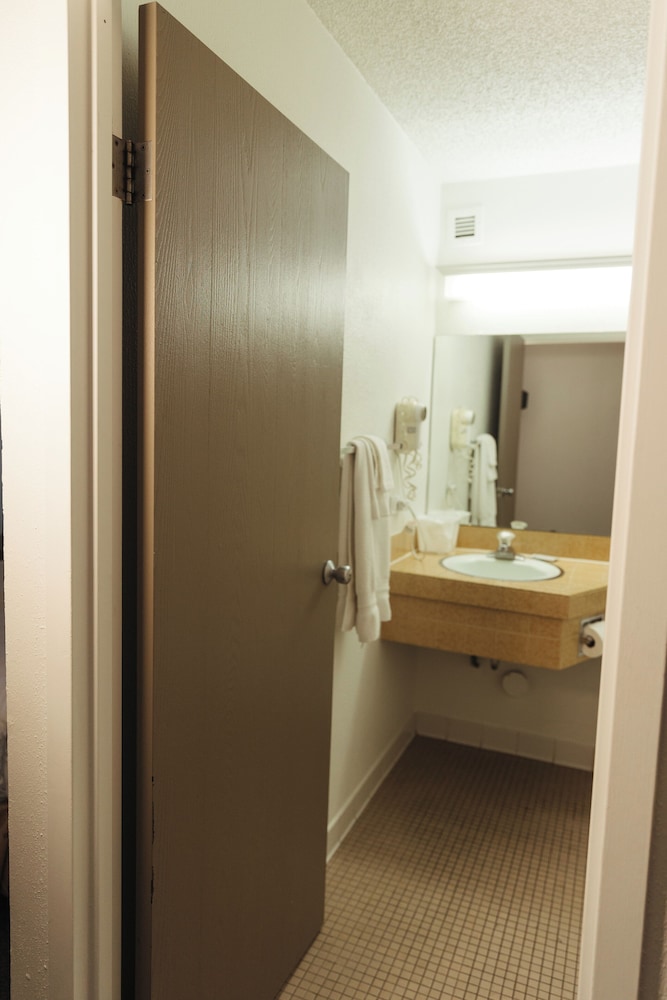 Standard Room - Photo 7