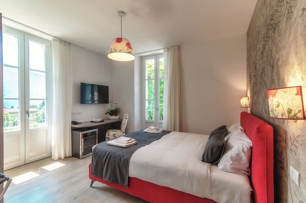 Classic Double Room, Mobility Accessible, Partial Lake View photo 1