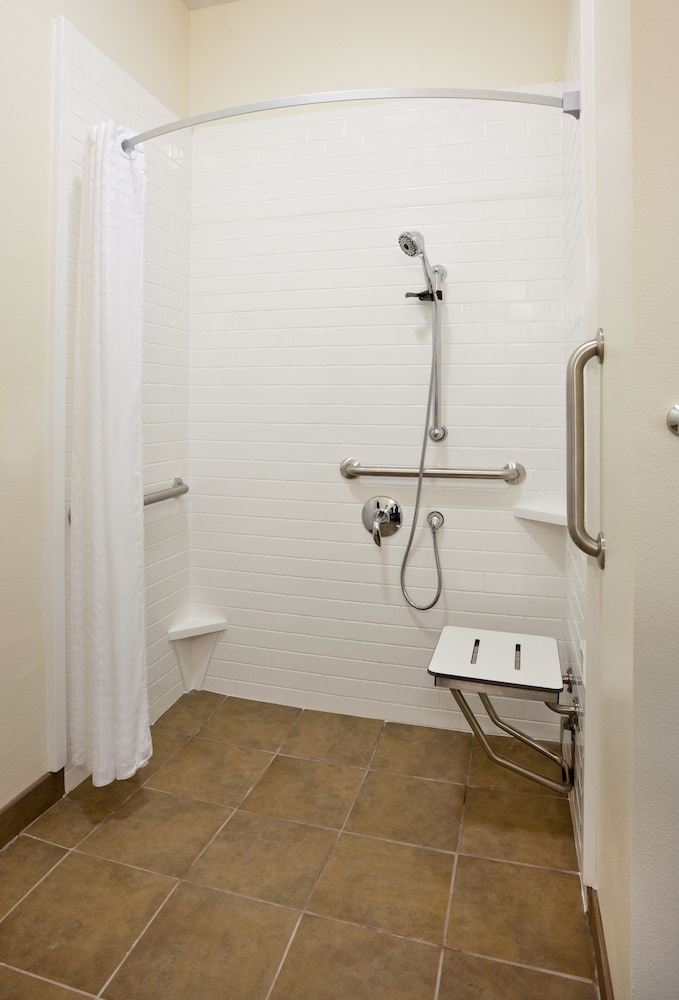 Studio Suite, 1 Queen Bed, Accessible (Roll-In Shower) photo 3