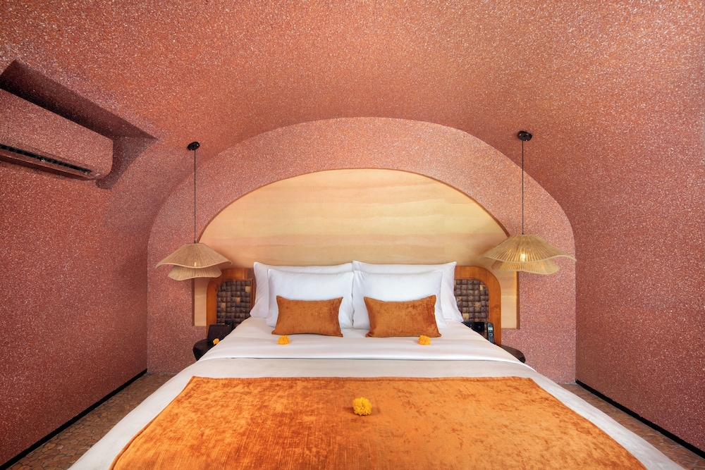 Grand One Bedroom Villa with Private Pool - Photo 3