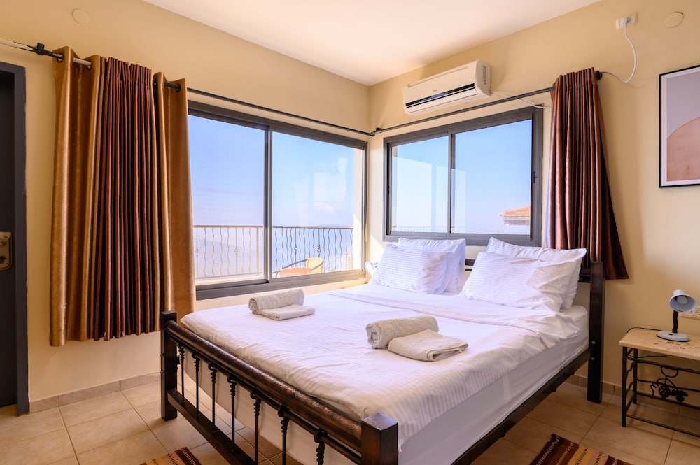 Family Quadruple Room, Balcony photo 2