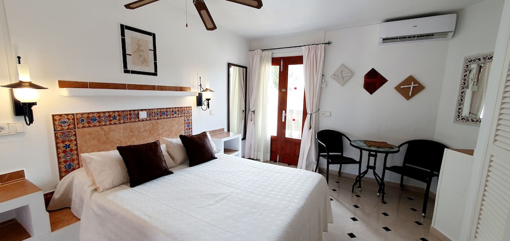 Estudio Clásico, 1 Cama Doble, Cocineta, Vista a la Piscina