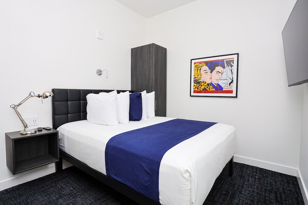 Standard Room (3rd Floor - #303) photo 2