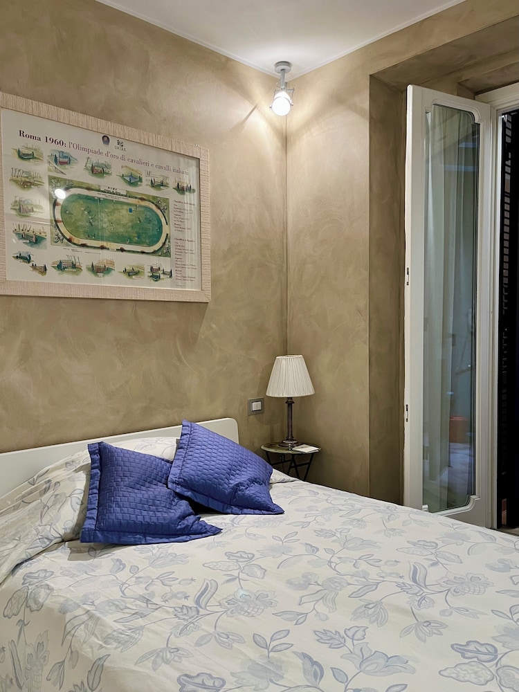 Apartment (Aventino, Adjacent Building) photo 2