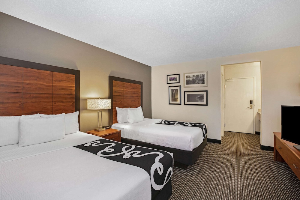 Room, 2 Double Beds, Non Smoking - Photo 1