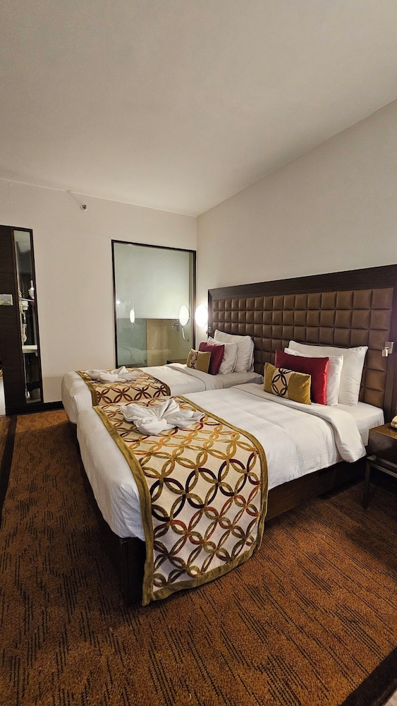 Deluxe Twin Room, Non Smoking - Photo 1