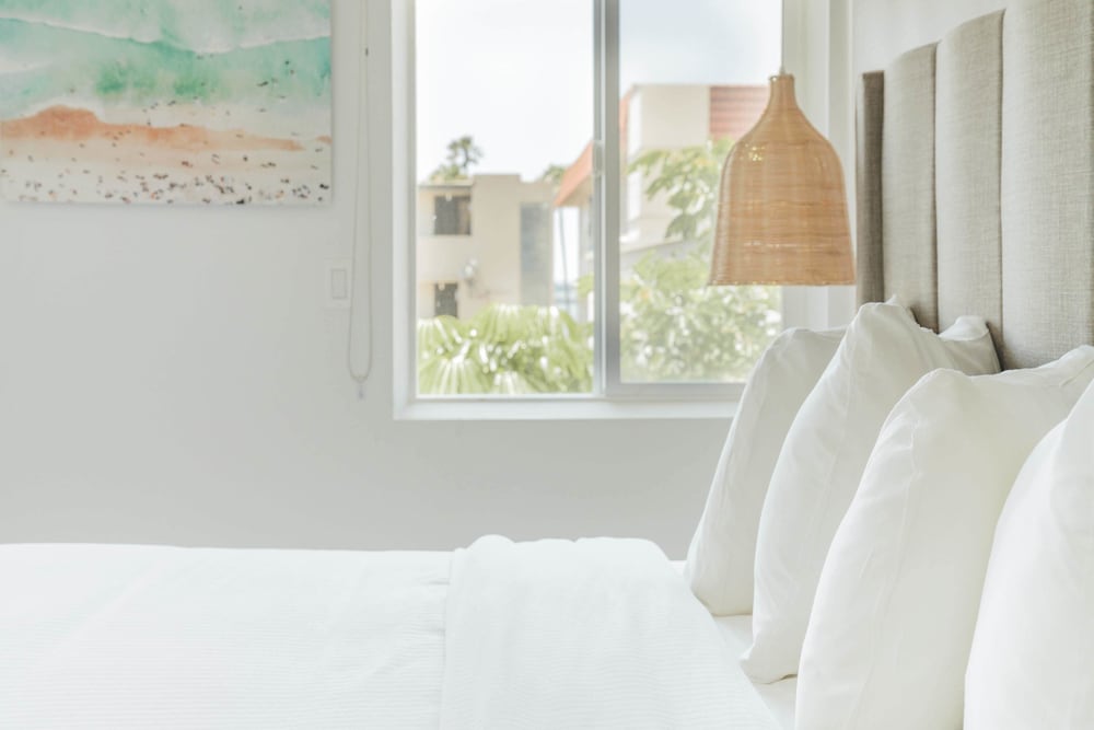 Deluxe Room, 1 King Bed, Non Smoking - Photo 4