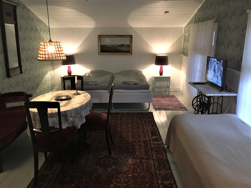 Triple Room, Shared Bathroom (Værelse 2) photo 1