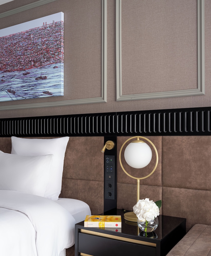 Luxury Room, King Bed, Taksim Square View photo 2
