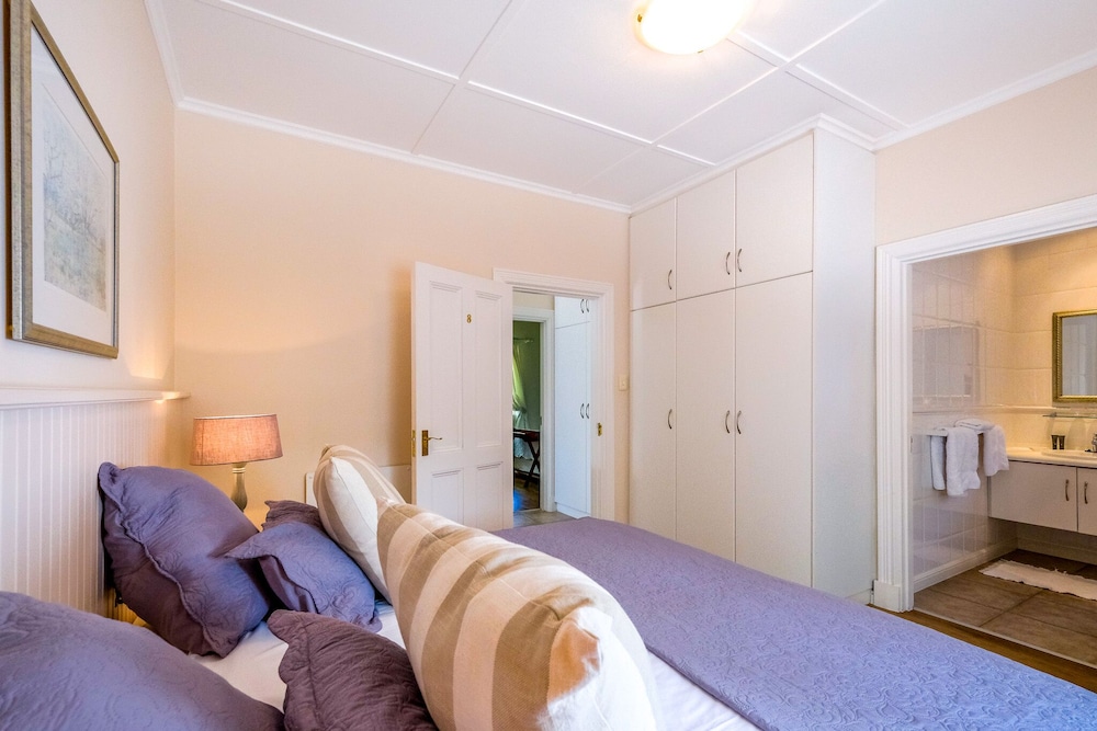 The Grey Suite (Shared lounge and Kitchen) photo 2