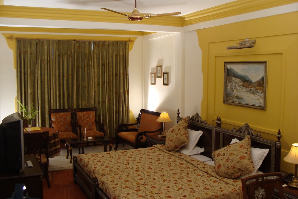 Royal Suite, 1 King Bed, Bathtub, Valley View