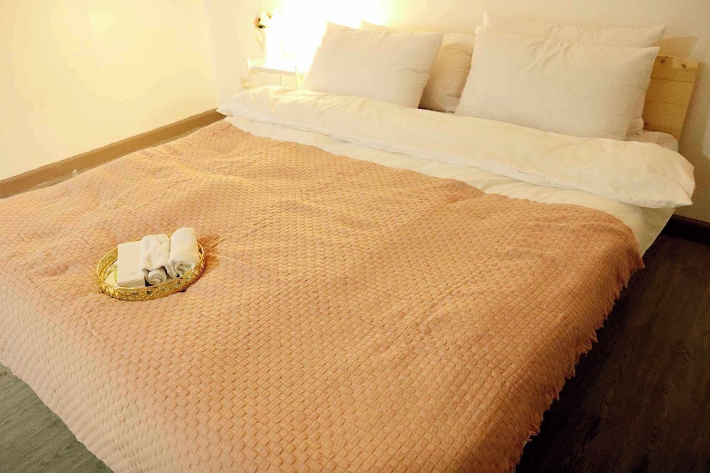 City Studio, 1 Queen Bed photo 1