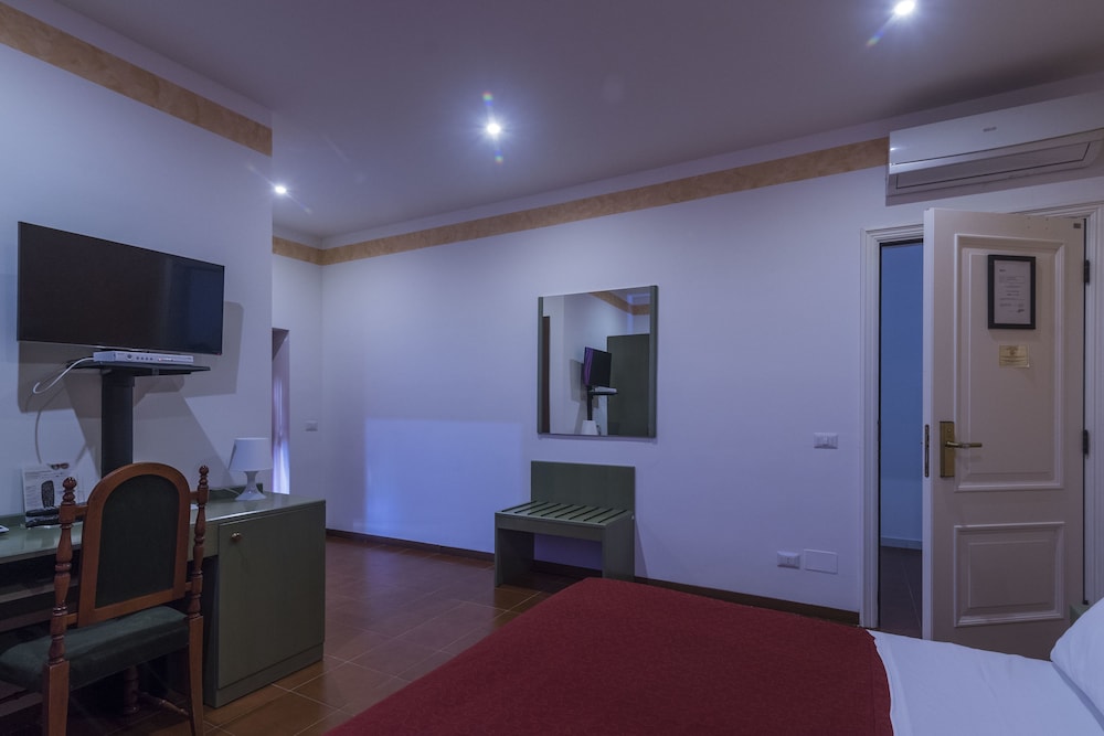 Superior Double Room Single Use photo 3
